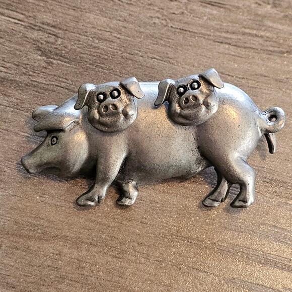 Vintage Pewter Pig Brooch with inset matching Piglet Earrings - Picture 1 of 6